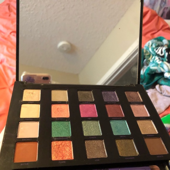 Urban Decay Vice Pallette 4 - Picture 2 of 4